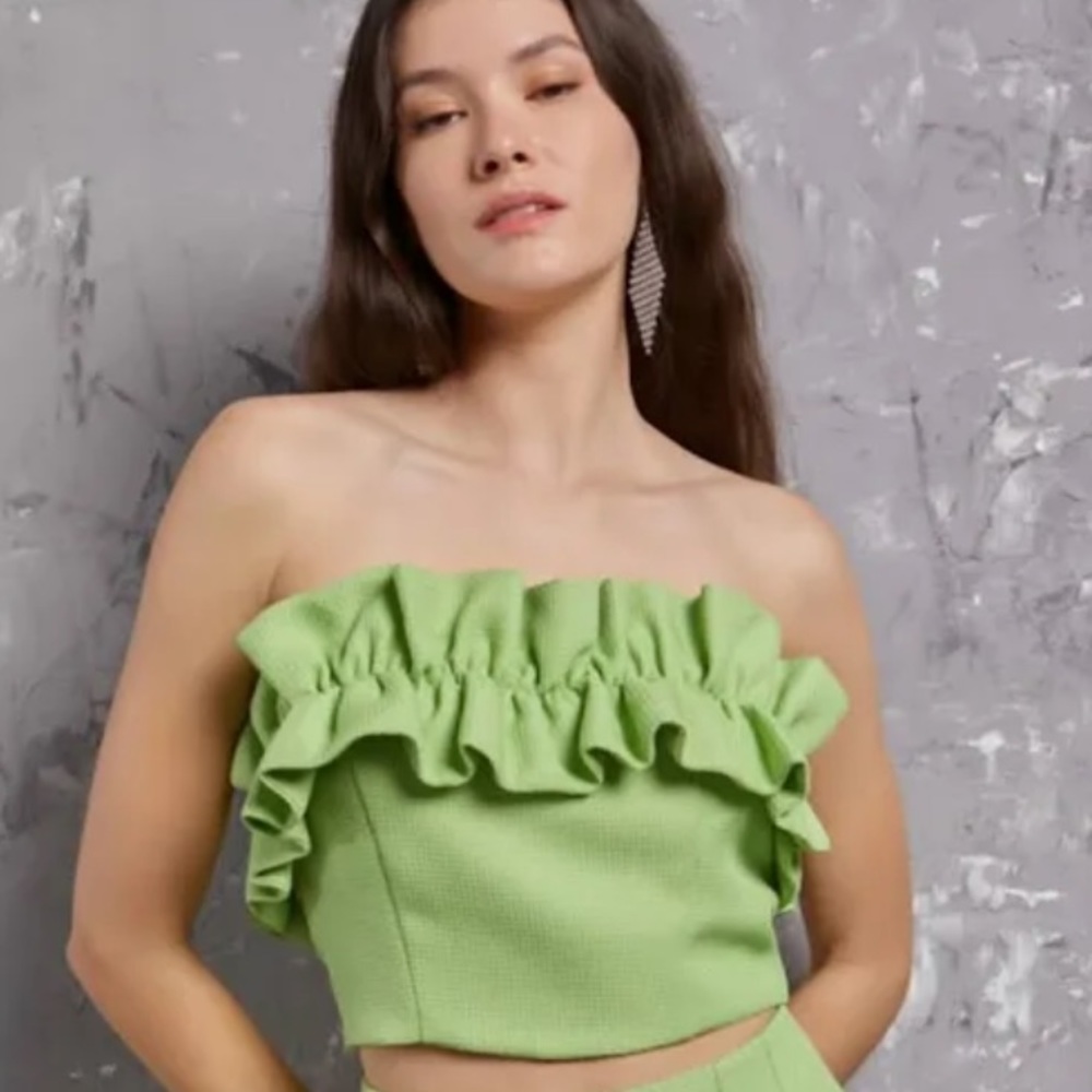 Do & Be Ruffle Crop Top